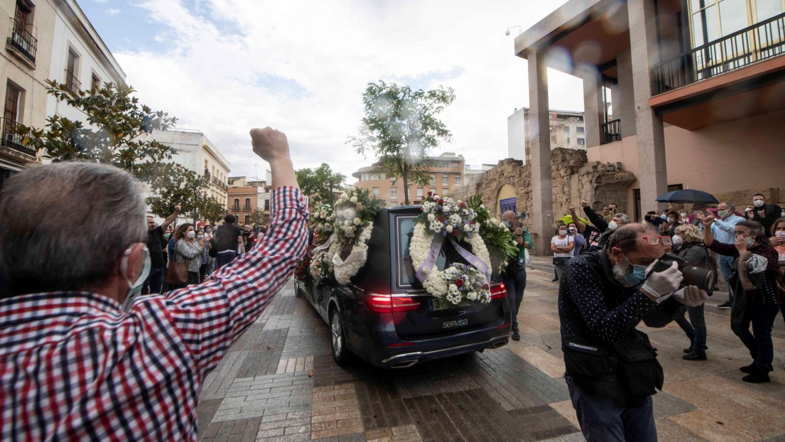 Muere Julio Anguita | Córdoba despide con aplausos a su primer alcalde de la democracia - RTVE.es