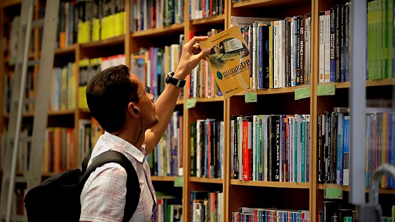 Reparto de libros a domicilio para poder sobrevivir