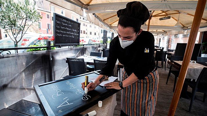 Telediario 1 - Italia comienza su reapertura casi total con bares, restaurantes y comercios