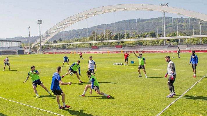 Telediario 1 - Los equipos de la Liga vuelven a entrenar en grupos