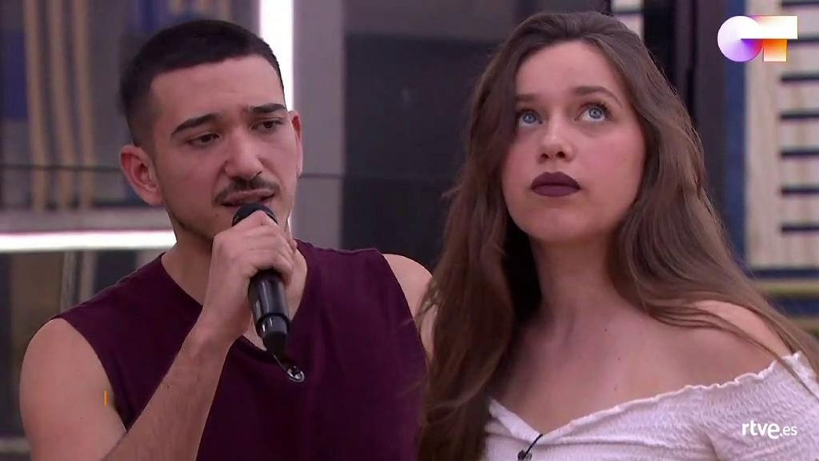 Bruno canta "A las nueve", de No te va a gustar, en el segundo pase de micros de la "Gala 10" de Operación Triunfo 2020