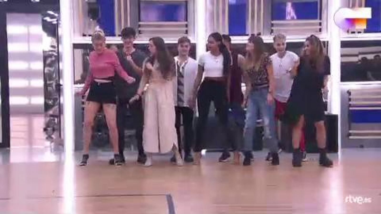 OT 2020 | OT 2020 canta "Sonrisa" en el primer pase de micros de la Gala 10 de Operación Triunfo