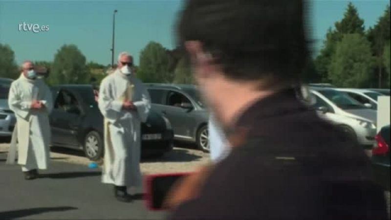 Coronavirus: una misa en formato autocine