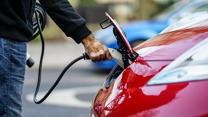 Telediario 1 - El anteproyecto de ley de cambio climático concreta el horizonte para la transición del sector de la automoción