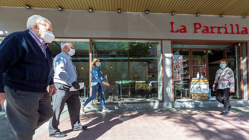 Los ciudadanos se van acostumbrando a convivir con mascarilla