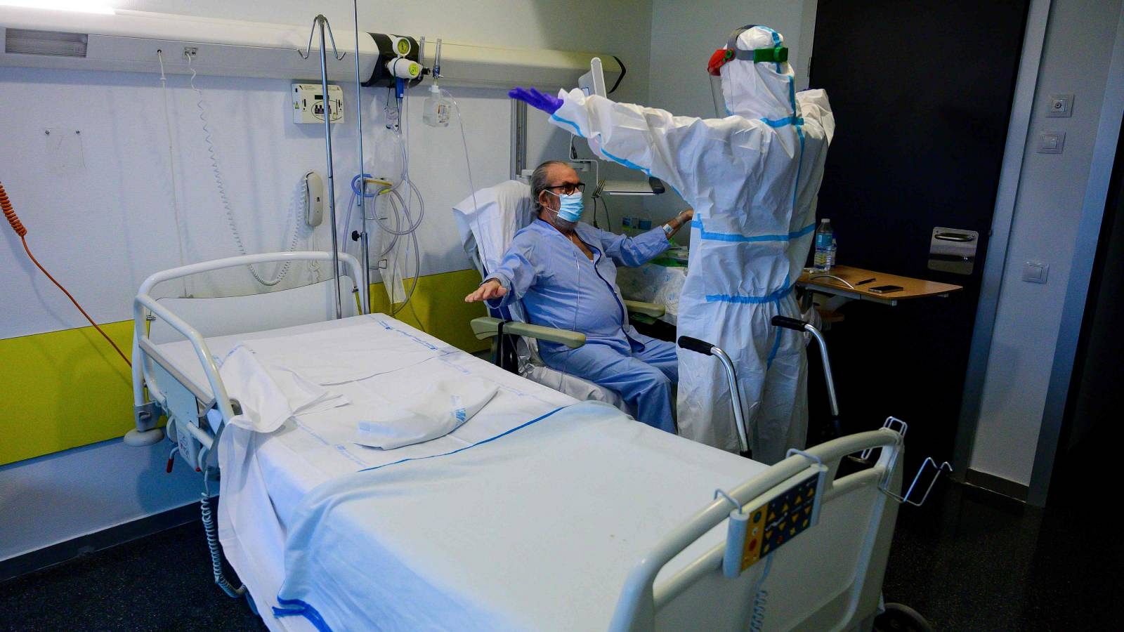 Simón: "La evolución real de la epidemia es incluso mejor de lo que los datos de positivos diarios dan a entender"