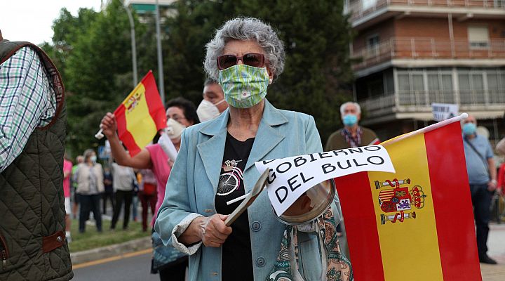 Las caceroladas contra el Gobierno se cuelan en el Congreso