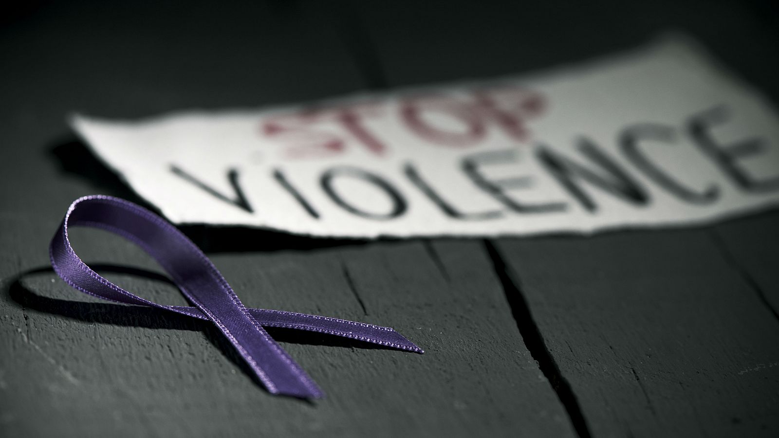 Las llamadas de ayuda contra la violencia de género aumentan 44 % durante el estado de alarma - RTVE.es