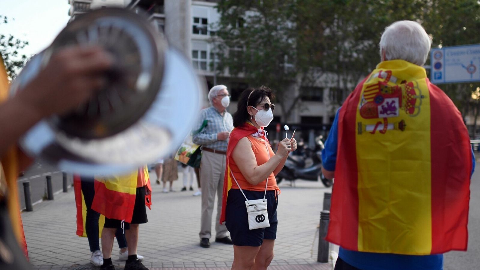 Continúan las caceroladas contra el Gobierno por la gestión del coronavirus - RTVE.es