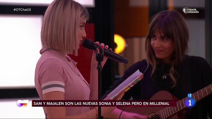 Samantha y Maialen cantan  para sus compañeros en El Chat 10