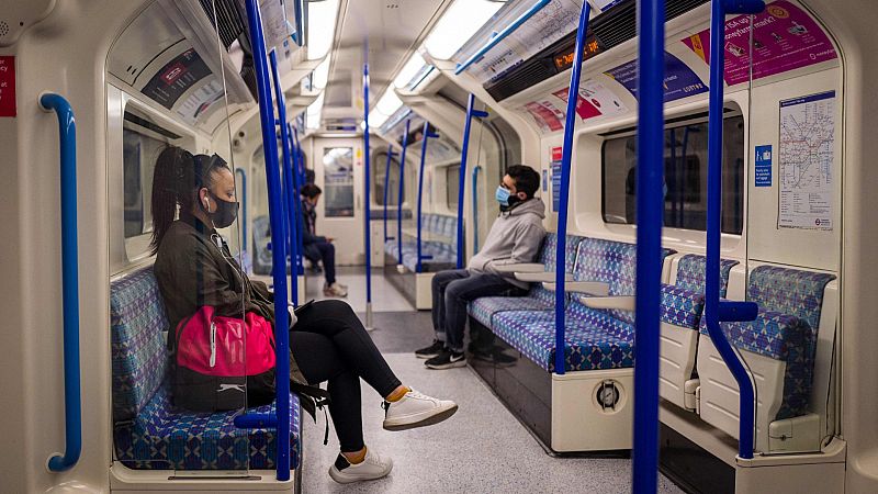 Mascarillas en el Reino Unido: recomendadas en transporte y supermercados, pero no obligatorias