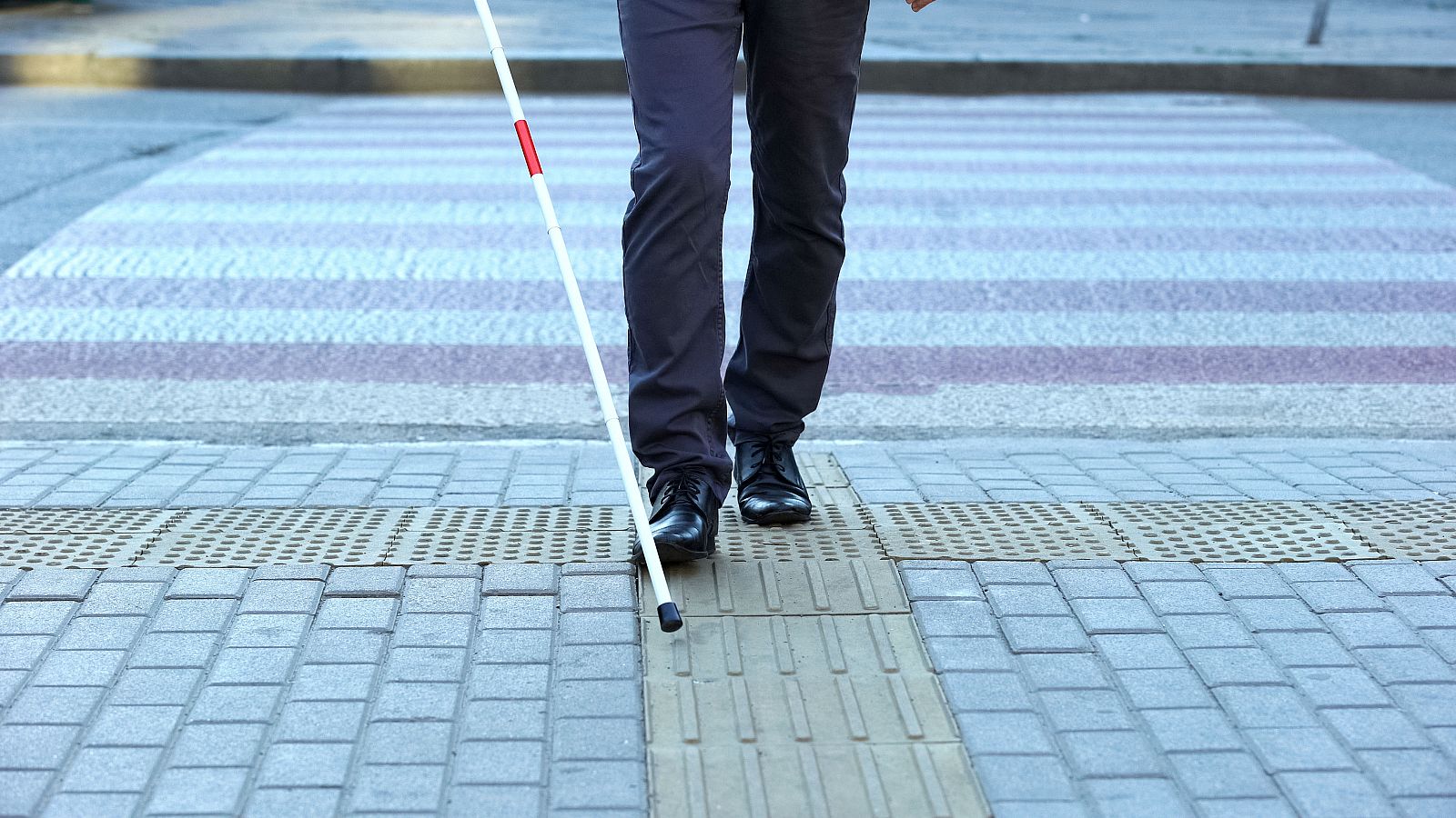 La Federación Española de Sordoceguera lanza una guía gratuita para atender fácilmente a estas personas - Informativo 24h | Ver