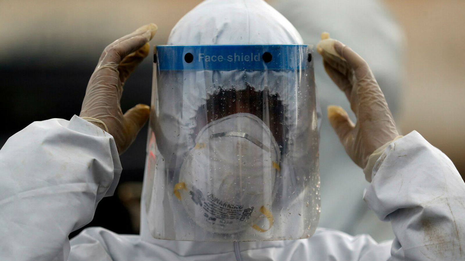 El líder de Chechenia amenaza a una periodista por revelar presiones por el coronavirus - RTVE.es - Telediario 1 | Ver