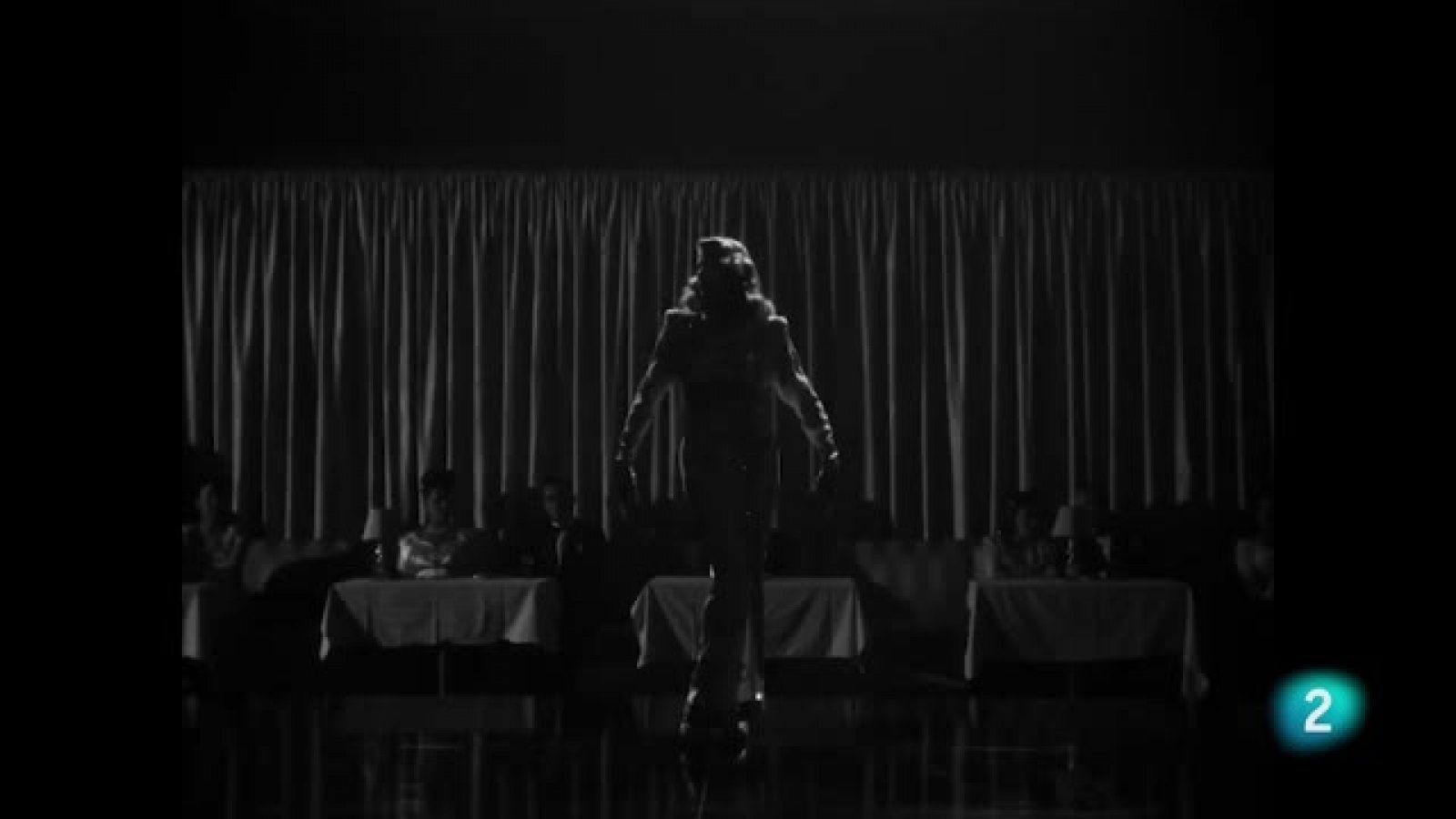 Días de cine: Momentos de cine: Roma Calderón emula a Rita Hayworth interpretando 'Amado mío' | RTVE Play