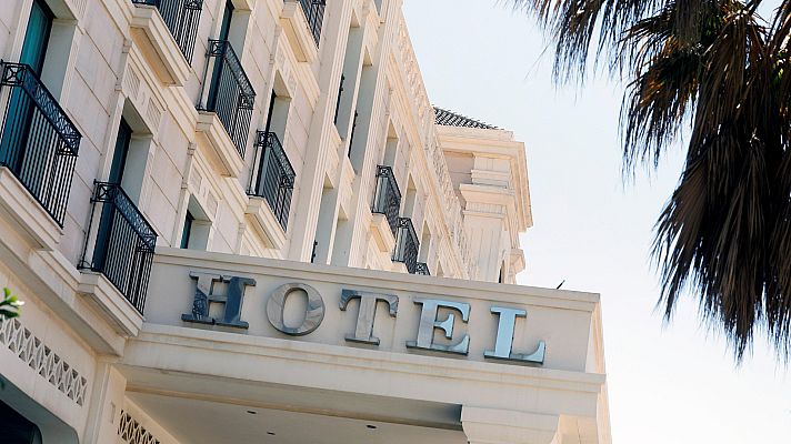 Telediario 1 - Abril cerró con "nula" actividad hotelera debido a las restricciones por la COVID-19