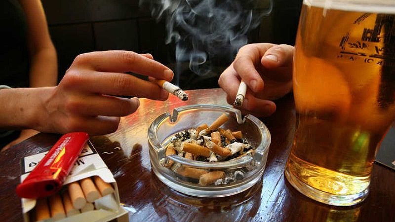 Te Acuerdas: La ley antitabaco que obligó a reformar bares y restaurantes