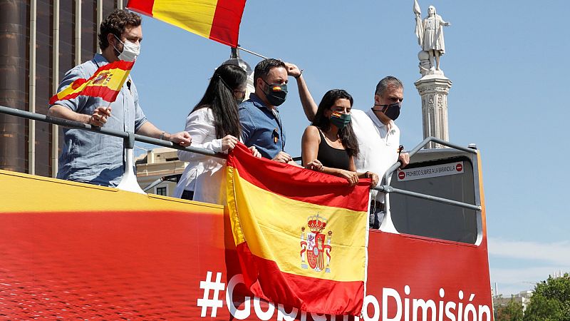 La manifestación de Vox en Madrid arranca con centenares de manitestantes en sus vehículos pidiendo "libertad"