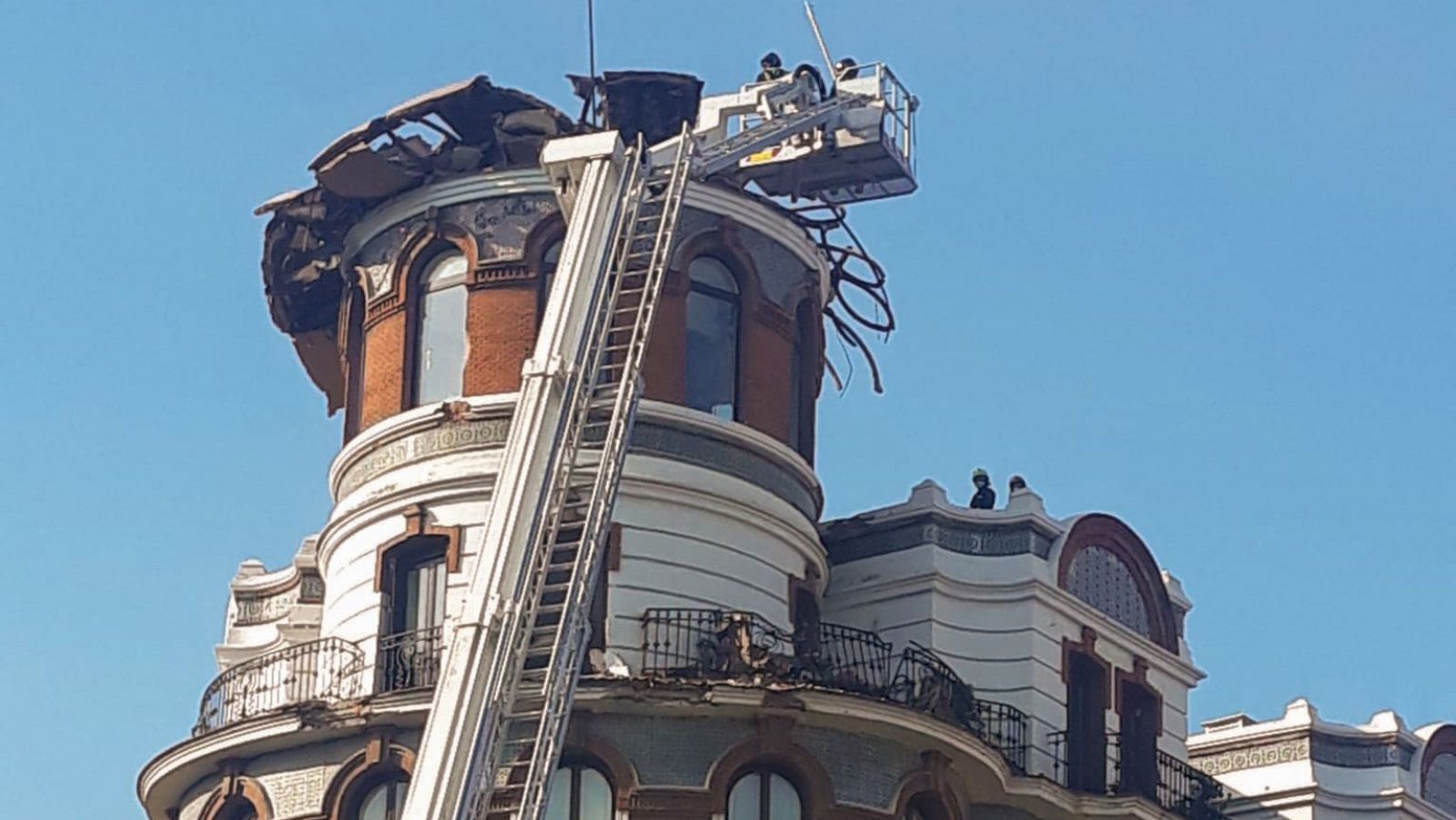 Telediario 1: Colapsa la cúpula de un edificio en El Retiro sin causar heridos | RTVE Play