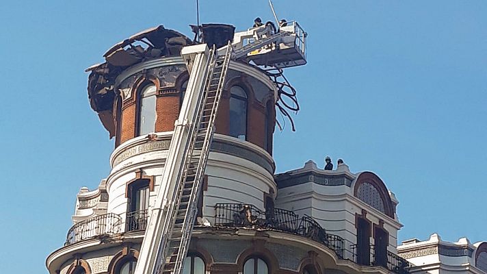 Telediario 1 - Colapsa la cúpula de un edificio en El Retiro sin causar heridos