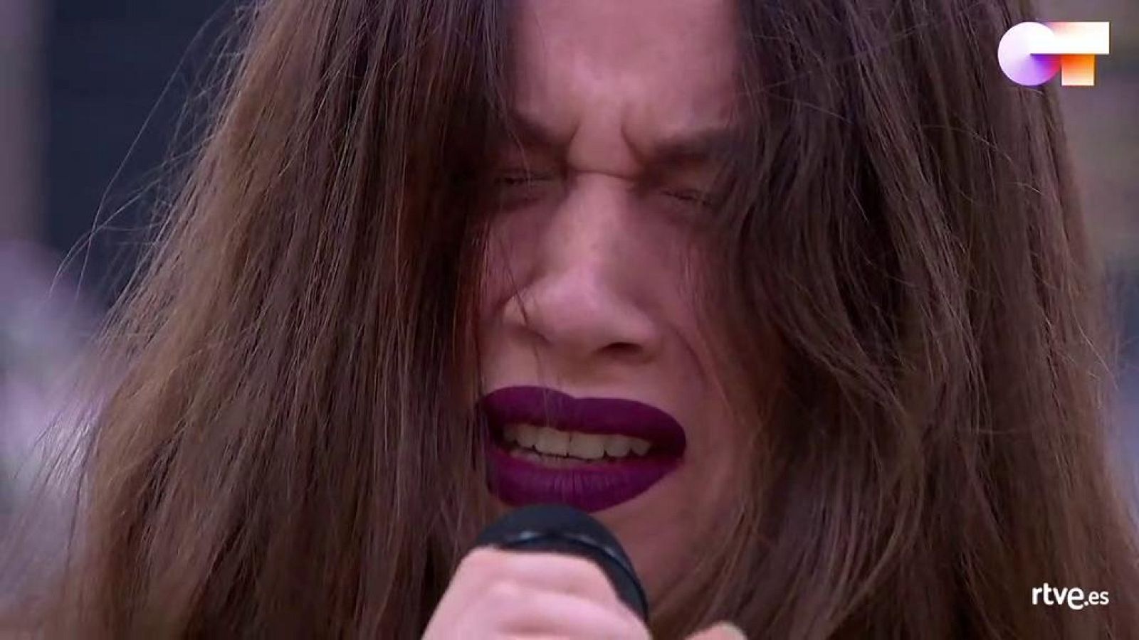 Eva canta "Nothing Else Matters", de Metallica, en el primer pase de micros de la Gala 11 de Operación Triunfo 2020