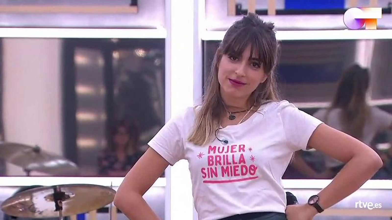 Maialen canta "Should I Stay Or Should I Go", de The Clash (v. Jools Holland, en el primer pase de micros de la Gala 11 de Operación Triunfo 2020