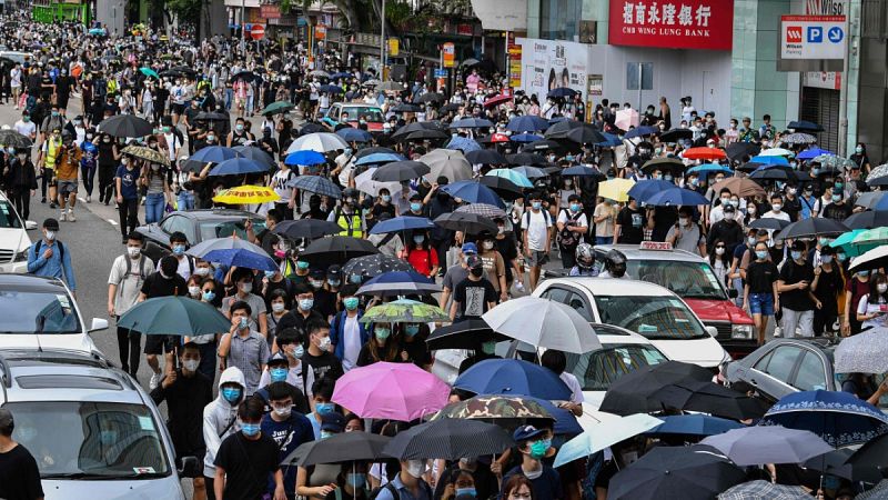 Miles de personas protestan en Hong Kong por la ley de seguridad china