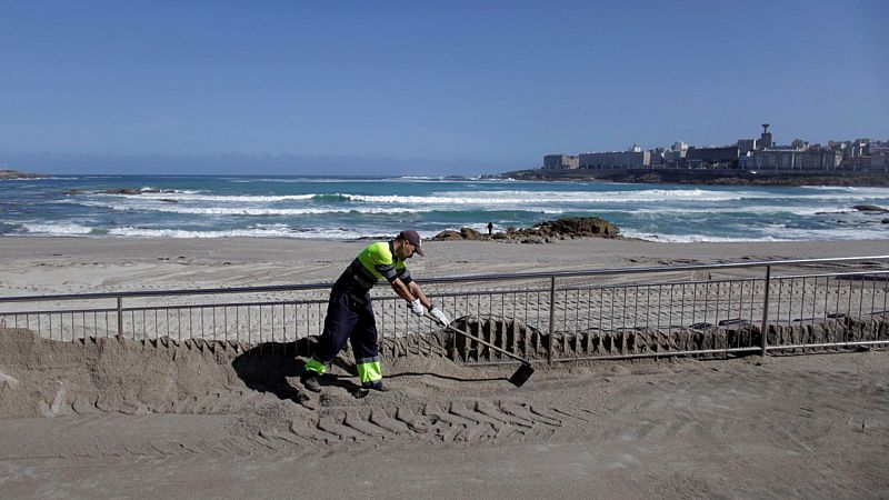 Las playas se preparan para la apertura: control de accesos, drones o cuadrículas en la arena
