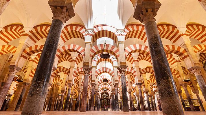 La Mezquita de Córdoba reabre con nuevo horario, un tercio del aforo y controles de temperatura a los visitantes