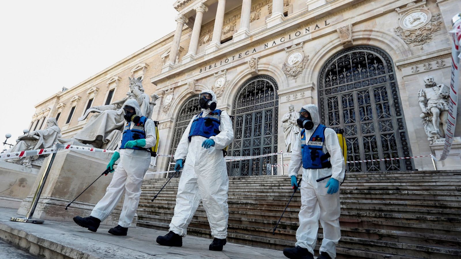 Coronavirus | La UME desinfecta la Biblioteca Nacional y el Museo Arqueológico | Ver