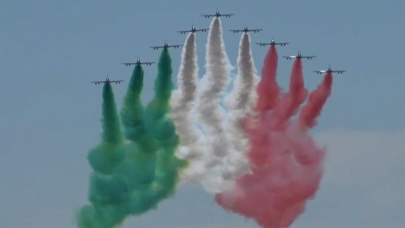 La fuerzas aéreas italianas homenajean a los que luchan contra el coronavirus