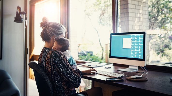 Madres trabajadoras y sin apoyo: conciliar trabajo y familia