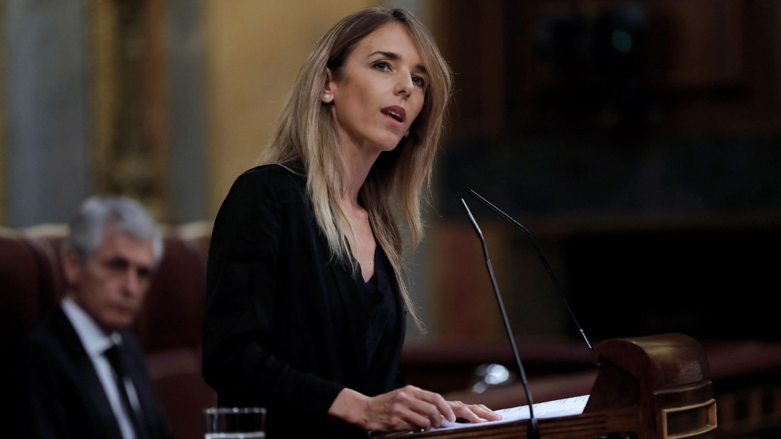 Cayetana Álvarez de Toledo llama "hijo de terrorista" a Iglesias en una tensa sesión en el Congreso 