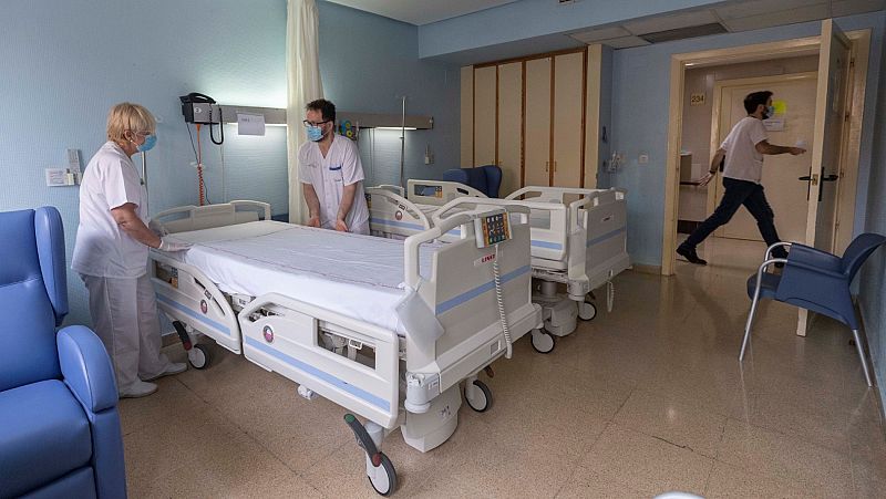 Hospitales españoles crean unidades específicas para hacer seguimiento de pacientes que han superado el coronavirus