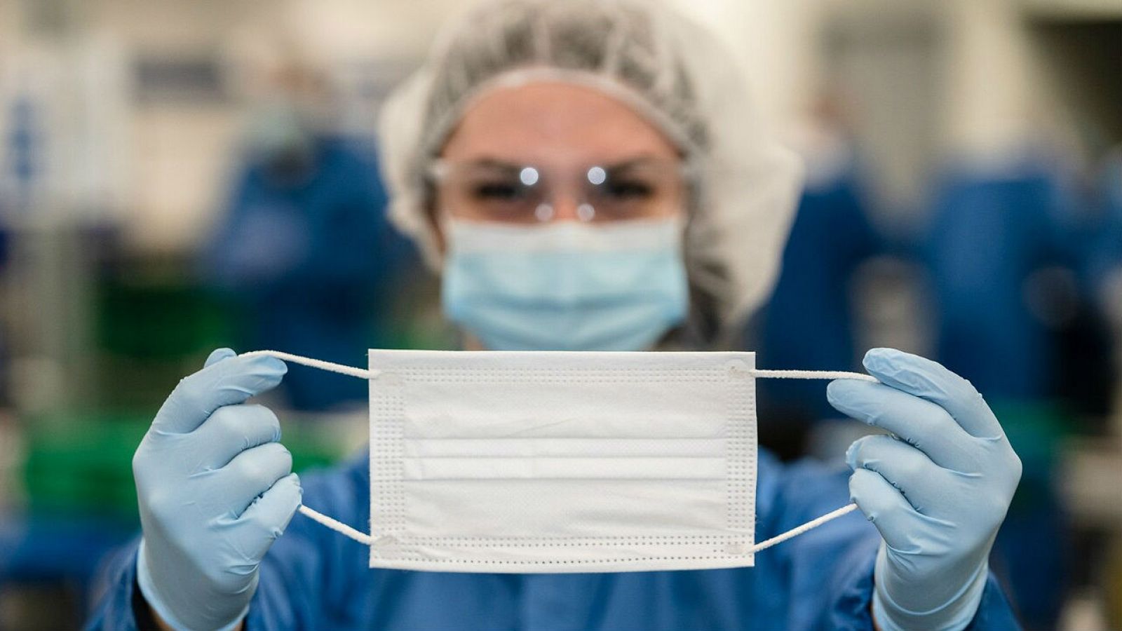 El CSIC desarrolla filtros biodegradables para la fabricación de mascarillas - RTVE.es - Telediario 1 | Ver