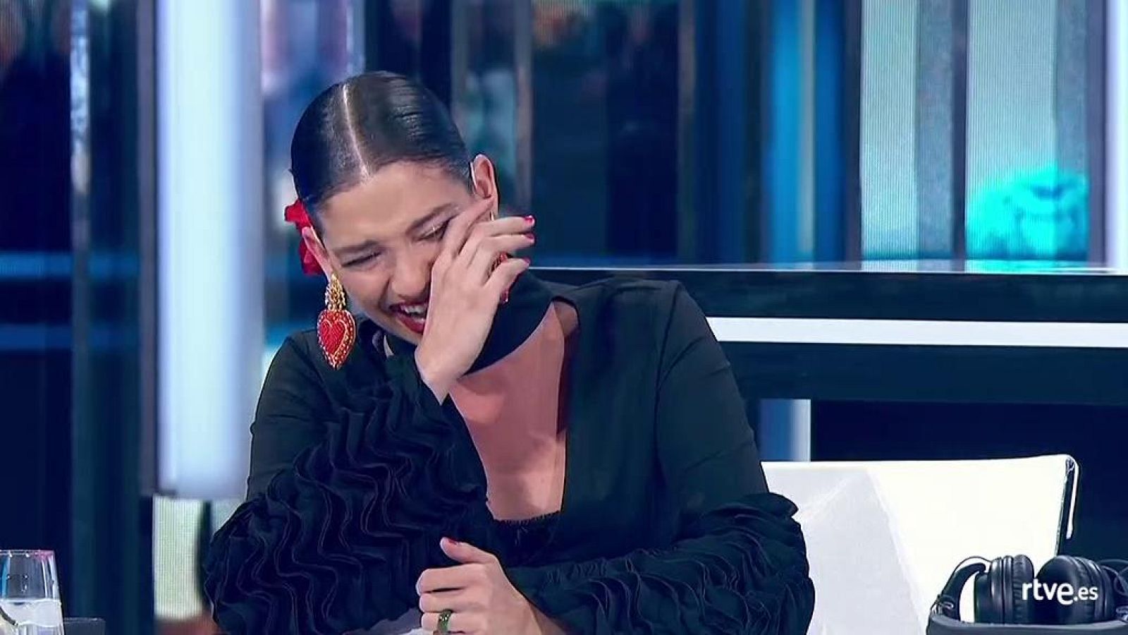 Natalia sufre un ataque de risa al ver las caídas de Anajú