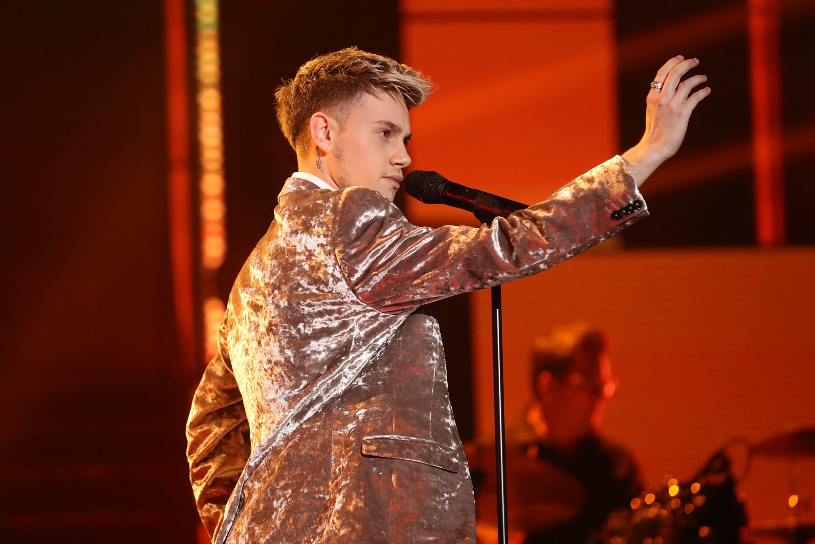 Hugo canta "La leyenda del tiempo", de Camarón de la Isla, en la Gala 11 de Operación Triunfo 2020