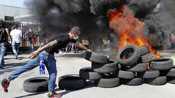 Telediario 1 - Los trabajadores en Nissan protestan contra el cierre