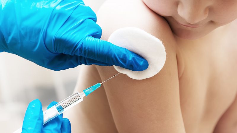 El Ministerio de Sanidad ha constatado que desde el inicio de la pandemia de coronavirus, durante los meses de marzo y abril, se ha producido un descenso en el número de dosis administradas de vacunas, con lo que ha estimado necesario restablecer de