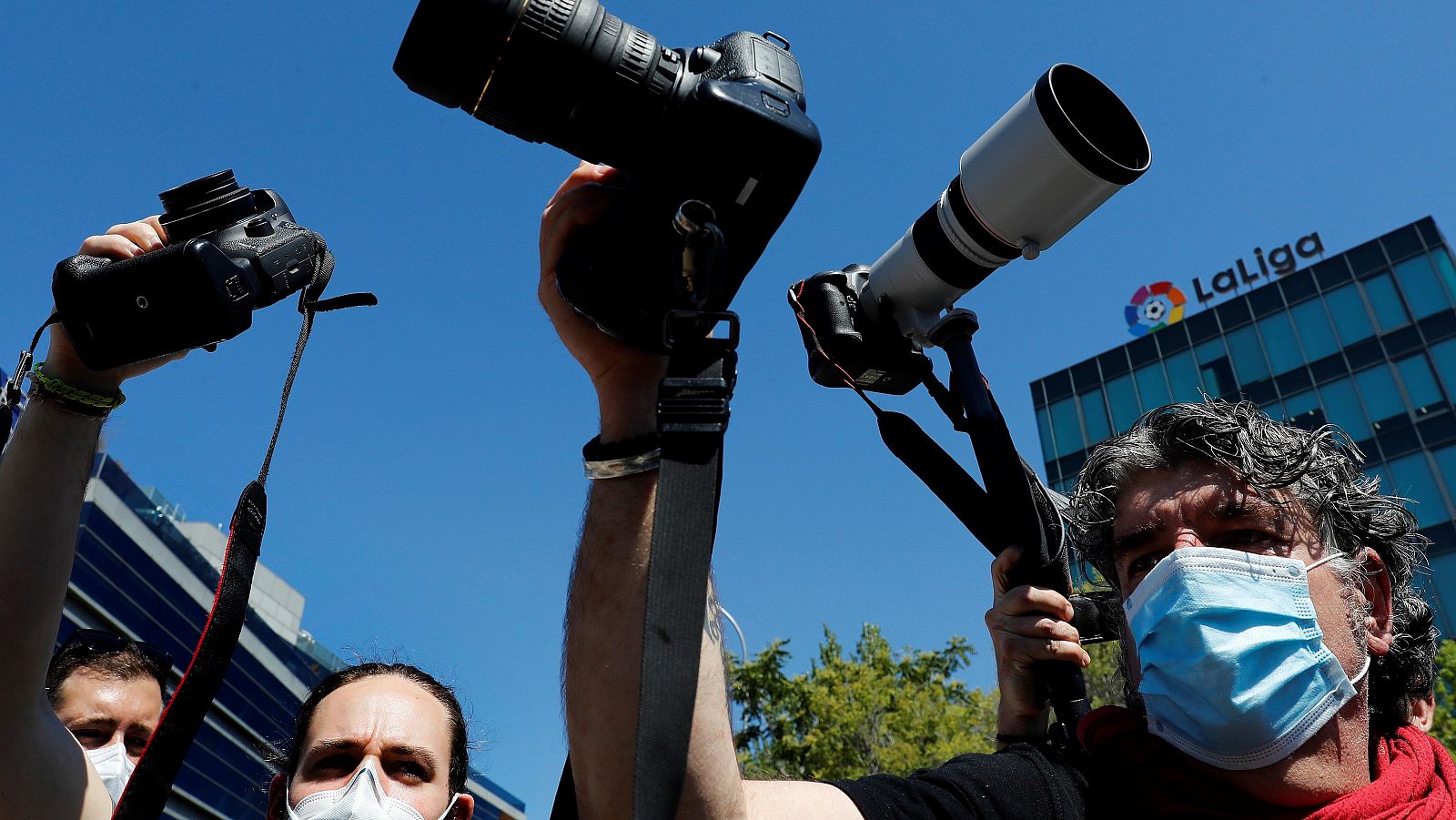 Protestas de reporteros gráficos por el veto a la cobertura de la Liga en la desescalada