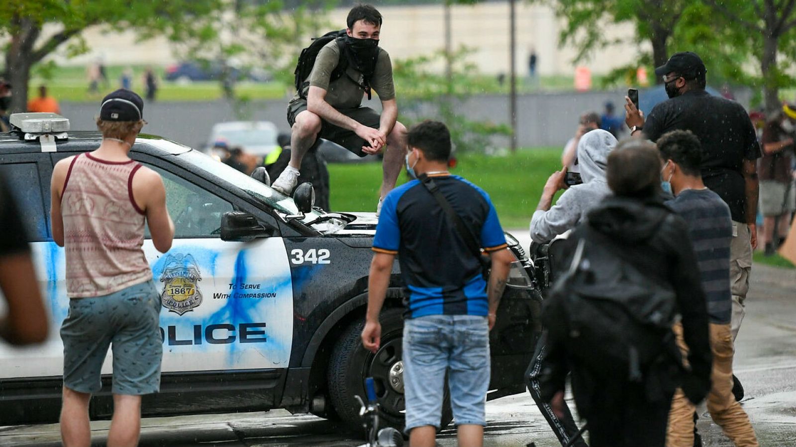 Las auoridades estadounidenses llaman a la calma en la segunda oleada de protestas y saqueos por el asesinato racial de un policía