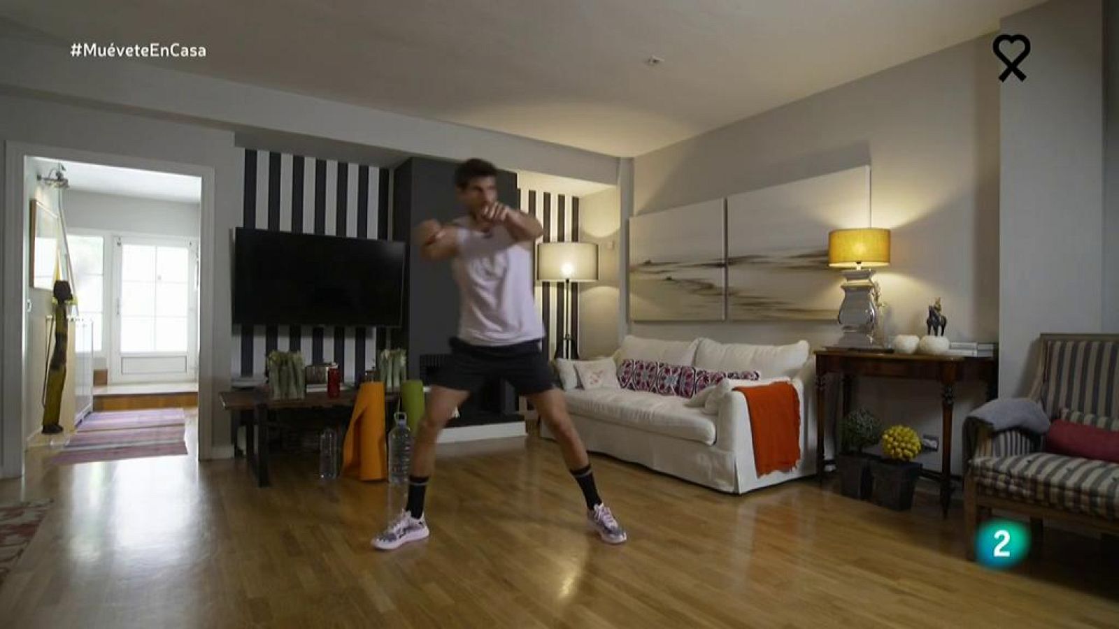 ¡Activa el cuerpo en 4 minutos! | Muévete en casa