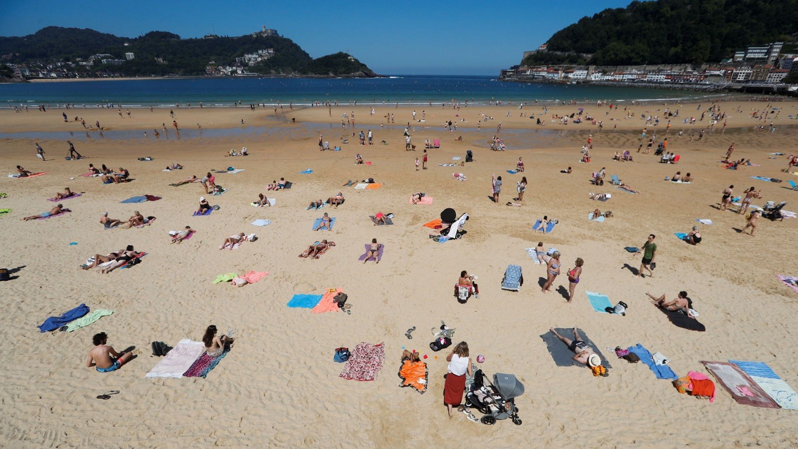 Coronavirus | Los ayuntamientos empiezan a tomar medidas para evitar aglomeraciones en las playas - RTVE.es