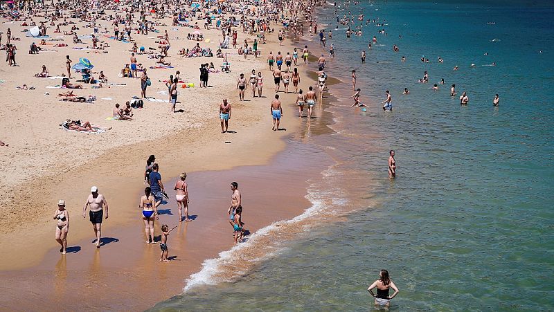 Playas llenas el primer fin de semana que están abiertas