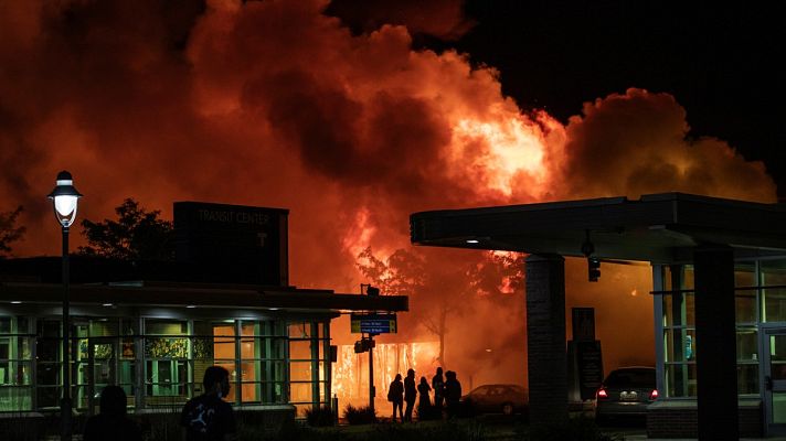 Telediario Internacional - Cuarta noche de disturbios en Mineápolis por la muerte de Floyd
