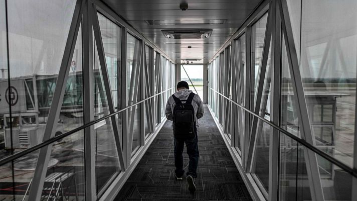 Telediario 1 - Un piloto fotografía cómo se ha vivido el confinamiento por el coronavirus desde las alturas