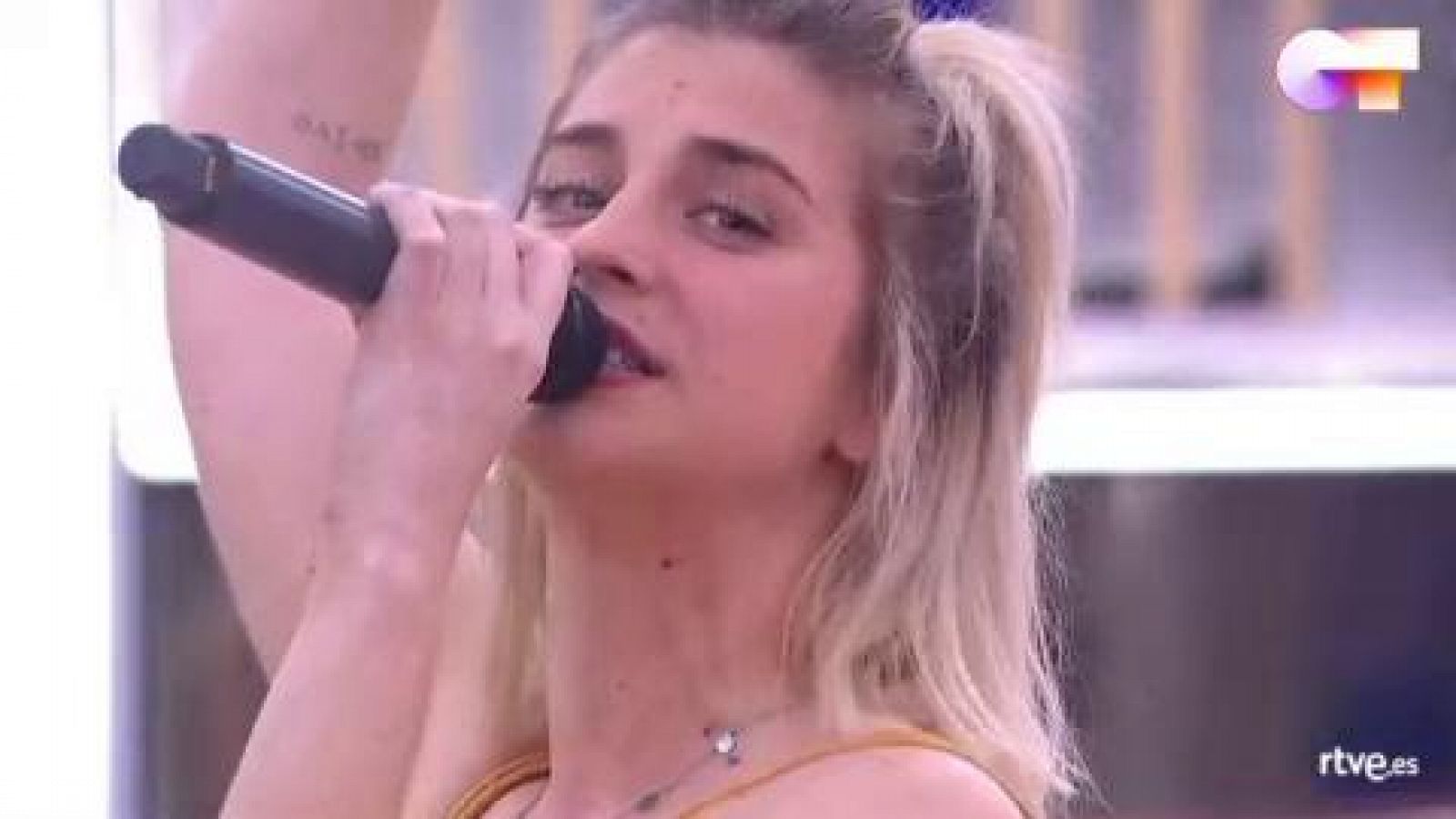 Samantha canta "Something's Got A Hold On Me", de Christina Aguilera, en el primer pase de micros de la Gala 12 de Operación Triunfo 2020