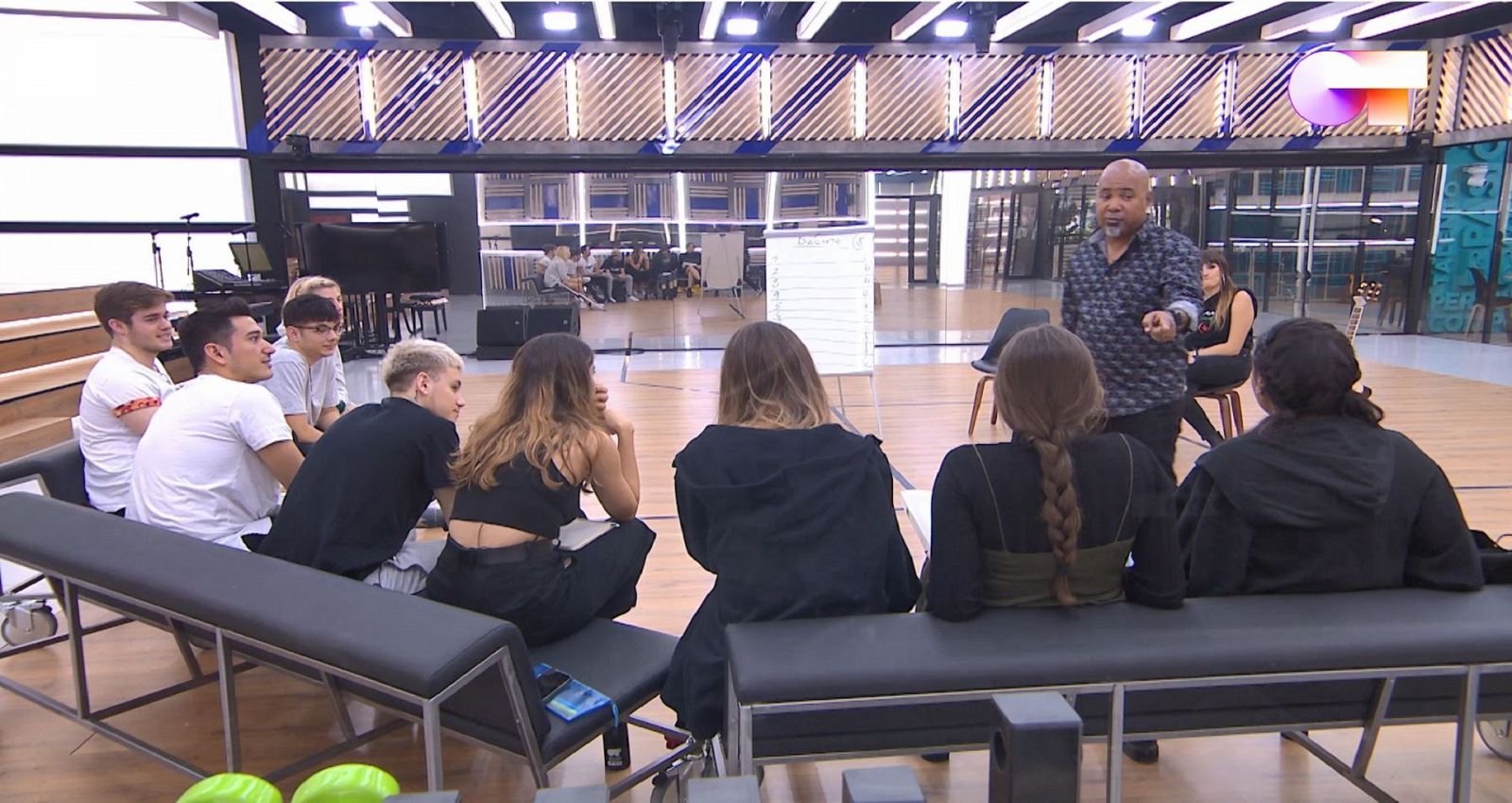 Alexis Díaz-Pimienta hace ejercicios de repentismo con los chicos de Operación Triunfo 2020