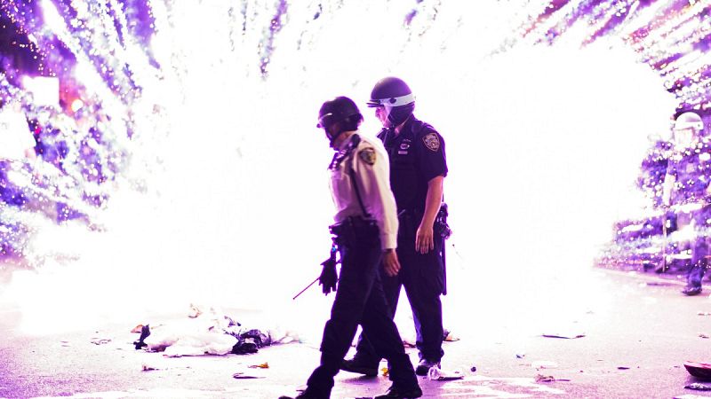 Incendios y edificios destruidos en la quinta noche de protestas por la muerte de Floyd Incendios y edificios destruidos en la quinta noche de protestas por la muerte de Floyd