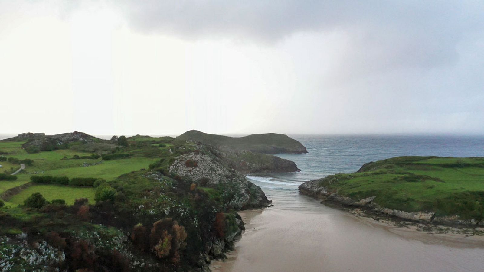 Caminando sobre las olas - Etapa desde Unquera a Poo de Llanes - ver ahora