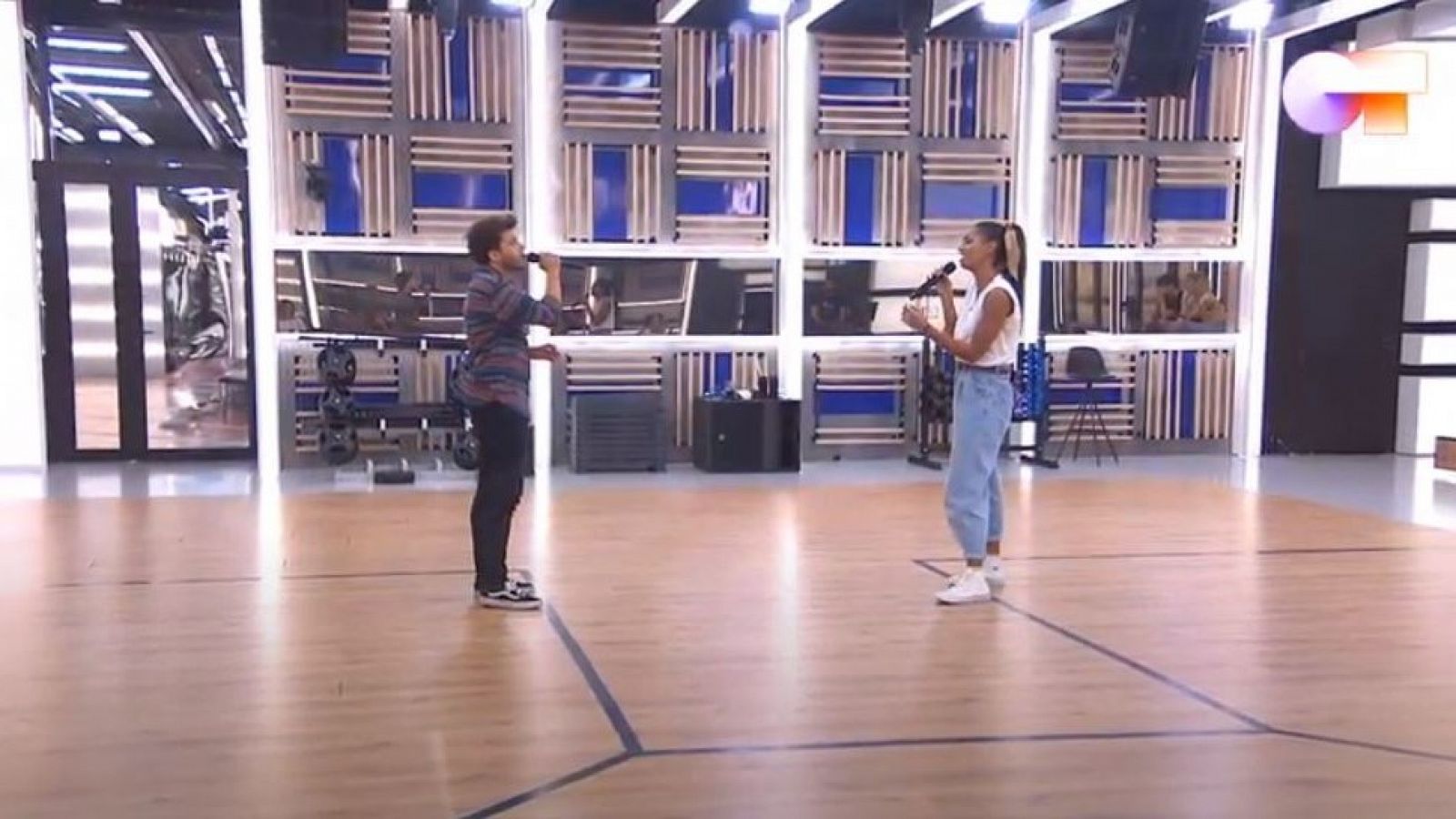 Nia y Blas Cantó cantan "Hoy tengo ganas de ti", de Miguel Gallardo, en el segundo pase de micros de la "Gala 12" de Operación Triunfo 2020